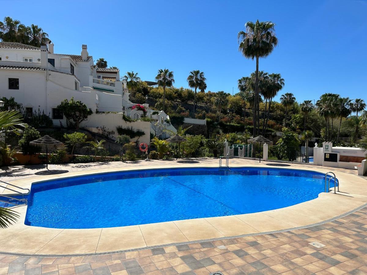 Casa de Férias Casa Con Terraza Y Hermoso Jardín Comunal Nerja