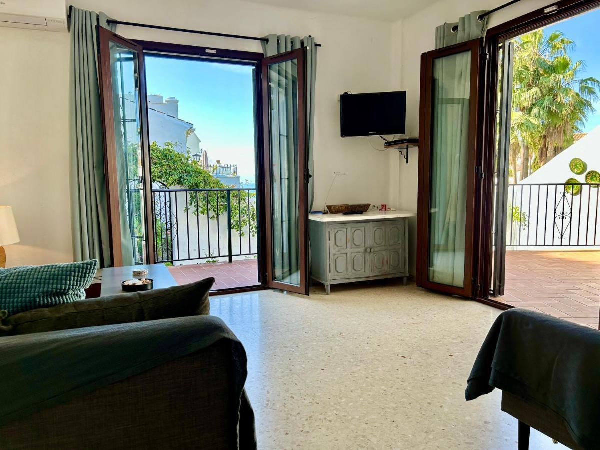 Casa Con Terraza Y Hermoso Jardín Comunal Nerja