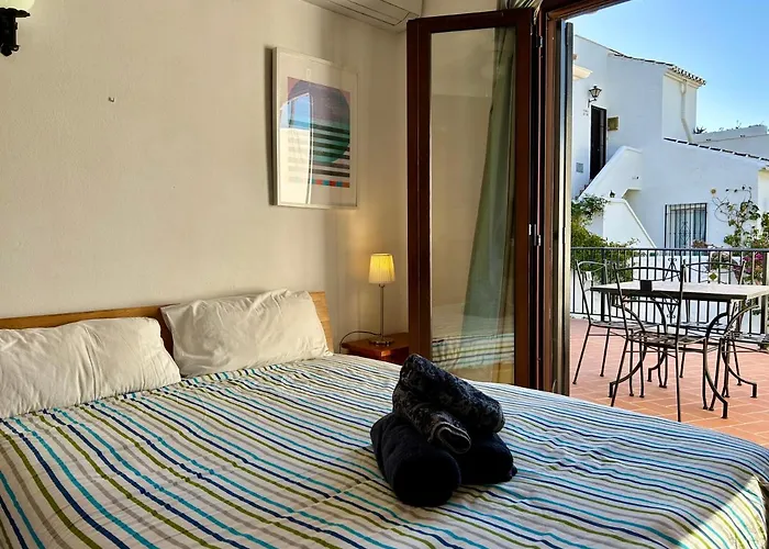 Casa Con Terraza Y Hermoso Jardin Comunal