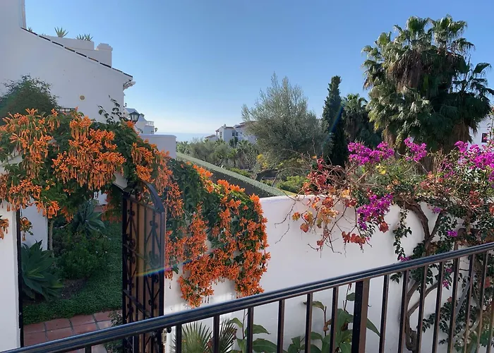 Casa Con Terraza Y Hermoso Jardin Comunal